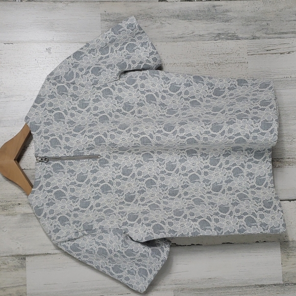 Brooks Brothers Red Fleece gray with lace overlay short sleeve top Size Medium - Picture 5 of 7